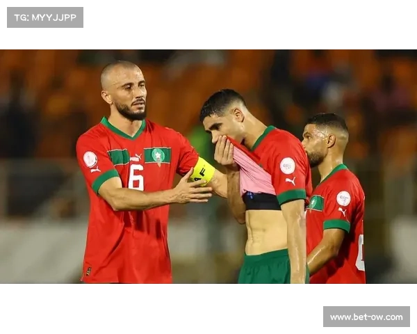 非洲杯冠军颁奖典礼,摩洛哥国王现场授奖球员落泪 非洲杯冠军颁奖典礼,摩洛哥国王现场授奖球员落泪